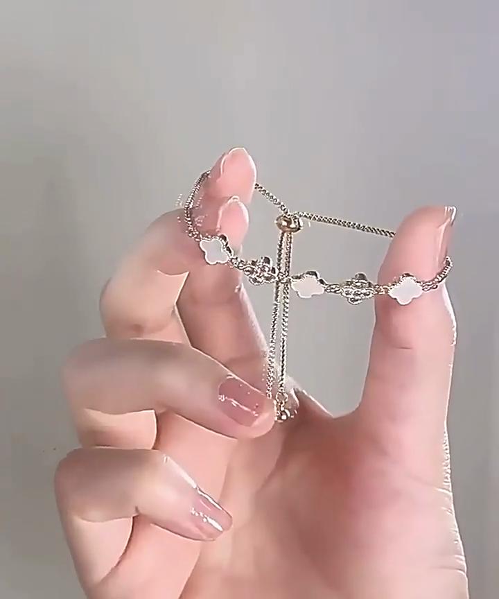 Niche Design Four-Leaf Clover Bracelet Female Hundreds Of High-Level Sense Of Fashion Light Luxury Temperament Net Red Bracelet Hand Jewelry