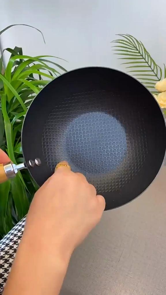 Kitchen Iron Pot Frying Pan Wok Pan Uncoated Gas Stove Induction Cooker Universal Non-Stick Iron Wok Saucepan Cookware Set