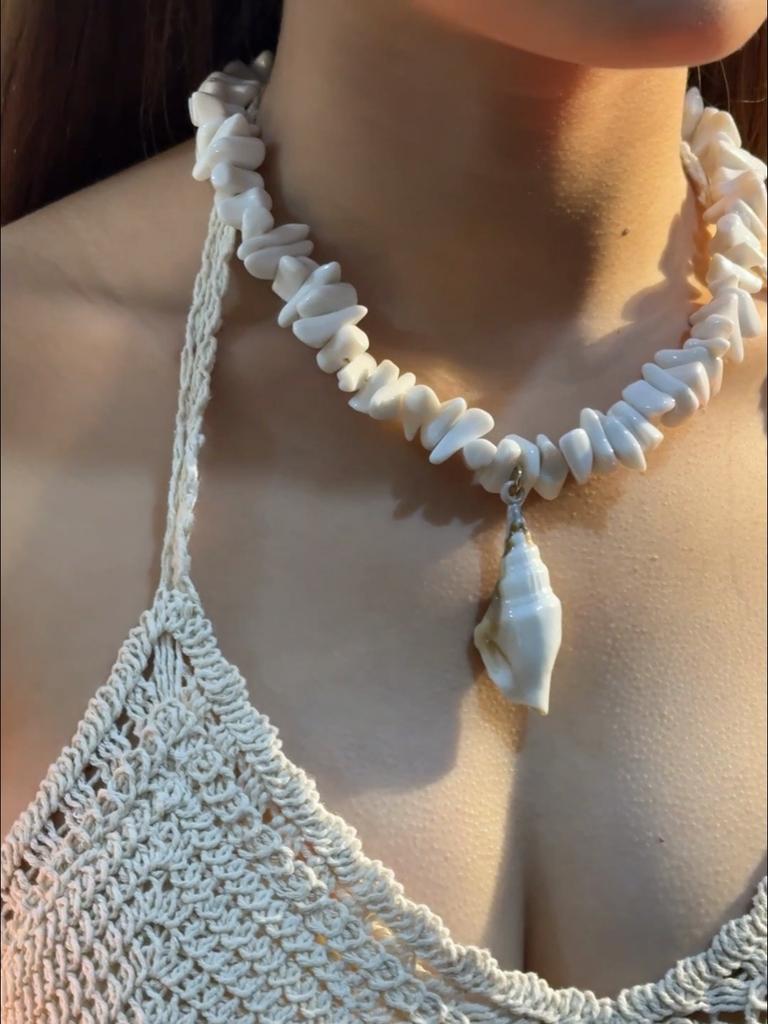 1PCS Fashionable Simple White Crushed Stone Conch Pendant Necklace for Women, Beach Vacation Conch Necklace