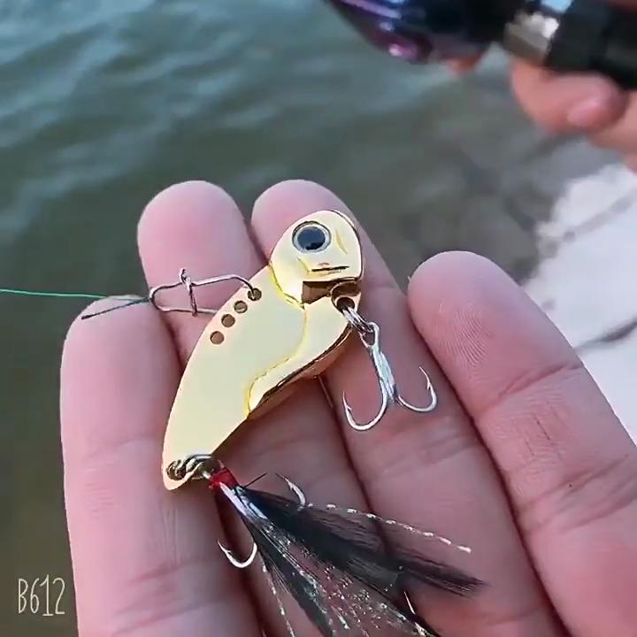 Lure Bait Kovové flitry vibrují, aby dráždily VIB Luya Fake Bait, Cocky Mouth Sea Bass Bionic Bait, Far Away