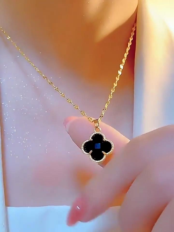 Collar de Trébol de Cuatro Hojas para Mujer Diseño Premium Sentido Nicho Acero Titanio Cadena de Clavícula Joyería de Red