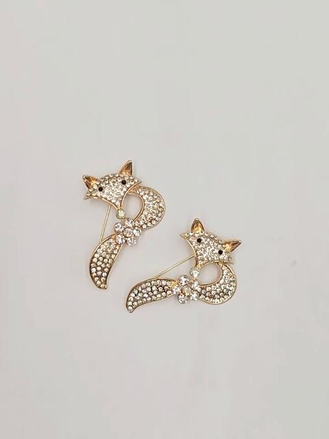 Metal Fox Jewelry Bling Rhinestone Brooch for Women, Golden Plated Silhouette Pin Lapel Pin, Dainty Daily Wear Parties Dates Alloy Clothing