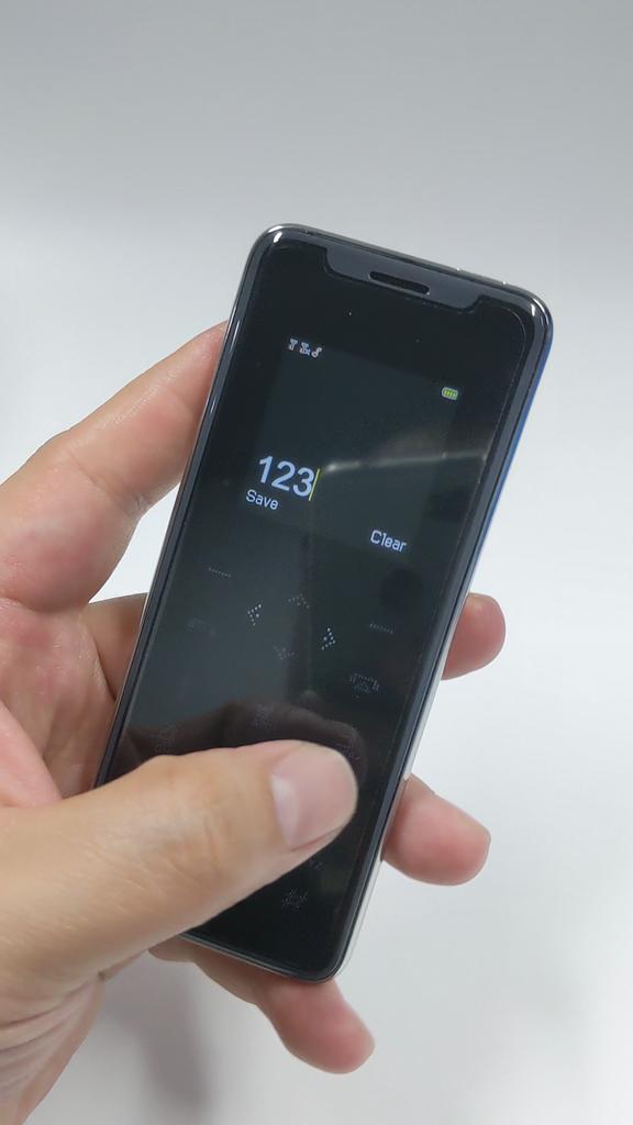 R11 GSM 2G Crad Phone 2.0inch Screen Single Core MTK Feture Cellphone Dual SIM Dual Standby Camera Bluetooth Mini Mobile Phone 240x320