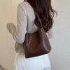 Damen gewebte PU-Eimertasche Minimalistische Umhänge-Handtasche für den täglichen lässigen Einkauf