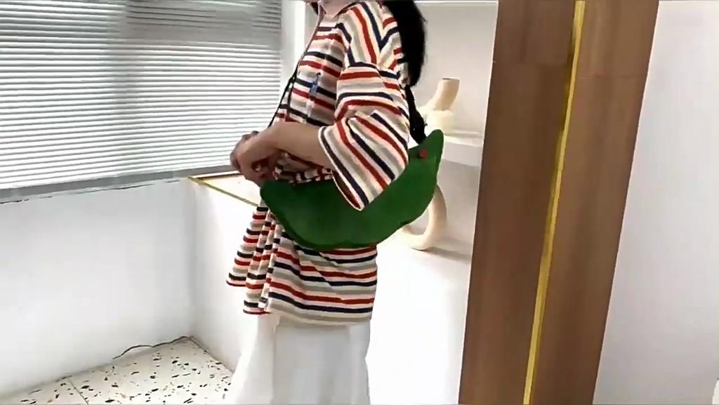 2025 New Girls Crossbody Bags Large-capacity Soft and Cute Plush Shoulder Bags Cute Edamame Bags Chest Bags and Pea Bags
