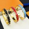Bracciale con fiore a quattro foglie a goccia d'olio, lettere V nere, rosse e blu, bracciale con stampa a goccia d'olio per coppia