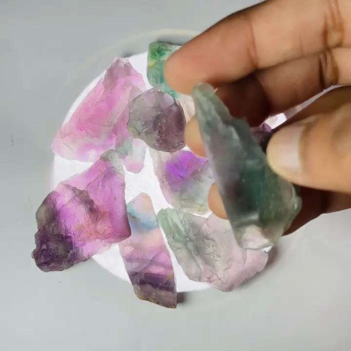 Lotto di Cristalli Grezzi Naturali Arcobaleno Fluorite – Pietre Curative Naturali Multicolore da 555 Carati