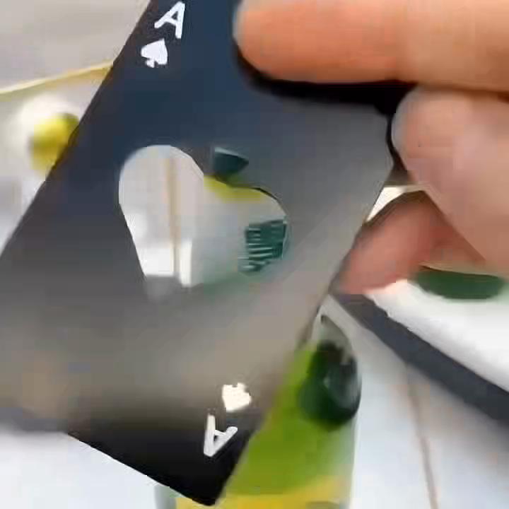 Ace Of Spades Flaskeåpner, Kredittkortstørrelse Pocker Cap Åpner, Bærbar Boksåpner i rustfritt stål (2 pakke svart og sølv)