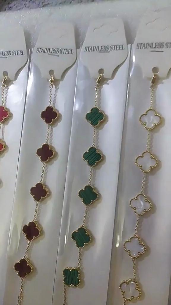 High-Quality Titanium Steel Four-Leaf Clover Bracelet Does Not Lose Color Female Light Luxury Senior Sense Bracelet Jewelry