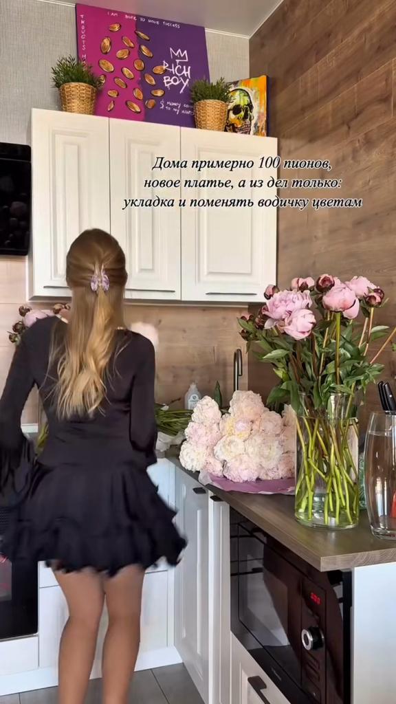 Dámské áčkové bodycon mini šaty s volánovým lemem, výstřihem do V, asymetrickými knoflíky, dlouhým rukávem, krátké šaty, párty, streetové oblečení