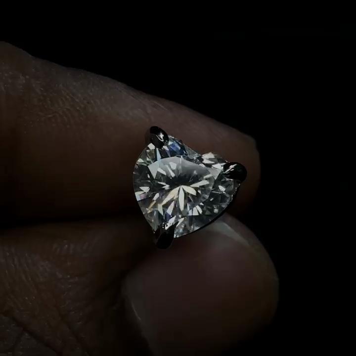 925 Sterling Silver 14.7 Ct Synthetic Moissanite Heart Earring Pair