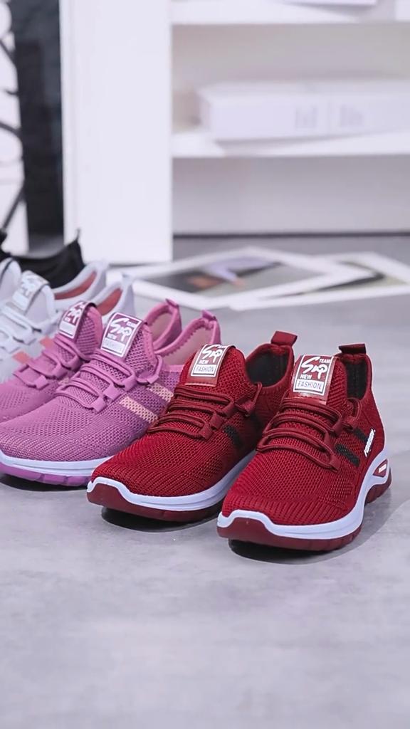 Dámské prodyšné pletené sportovní boty - Černé s červenými pruhy, Vhodné pro všechna roční období. Design s nízkým střihem ramínek, lehký a odpružený