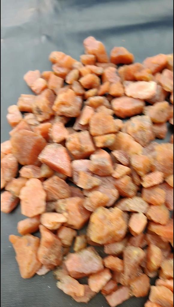 Niesamowity, naturalny kamień słoneczny w stanie surowym, partia kamieni leczniczych w stanie surowym, mały kamień słoneczny w stanie surowym.