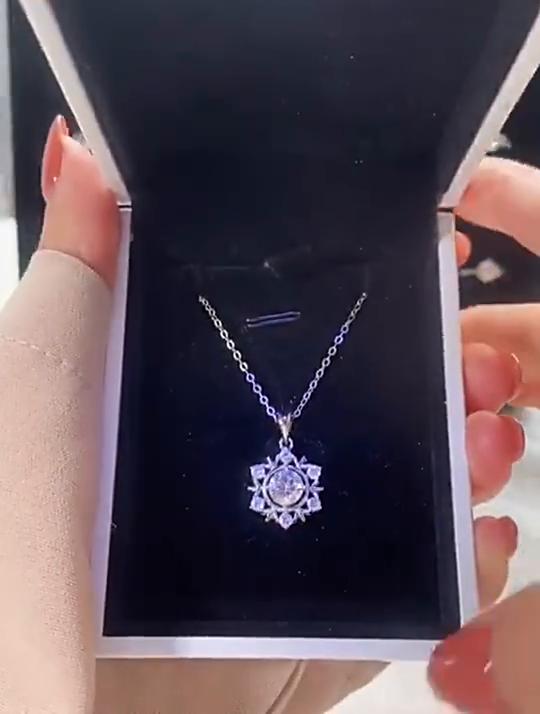 Lindon S925 Sterling Silver Moissanite Luxury Personality Pendant Necklace Women's Classic Tide Sugar Full of Wild Clavicle Chain