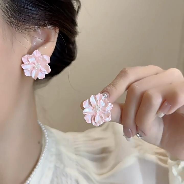 Słodko różowe kolczyki z żywicy kamelii imitujące perły w kształcie cewki na komary dla kobiet bez kolczyków w uszach