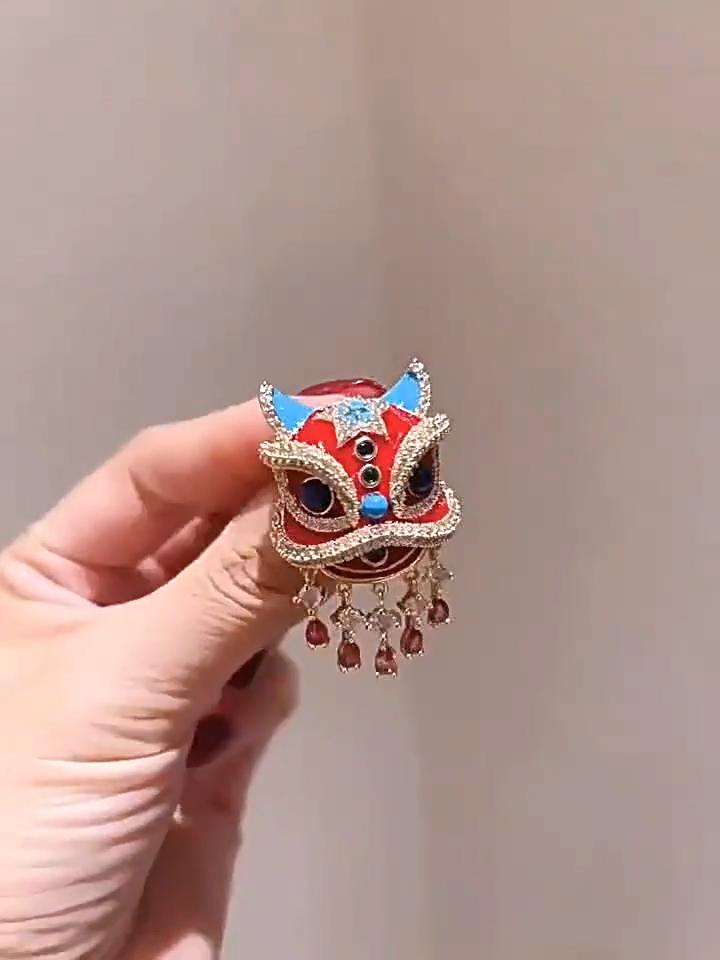 Vibrant Dancing Lion Red Enamel Brooch Pin Chinese Traditional Folk Art Design Accessory Badge for Festivals & Celebrations