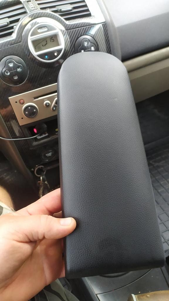 Armrest Cover Latch Clip – Center Console Lid – Fits VW Beetle 1998-2010 (3B0868445)