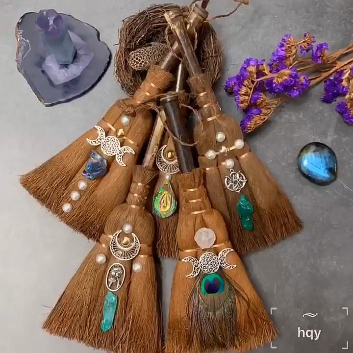 1PC Natural Crystal Point Stone Amethyst Altar Witch Supplies Table Decoration Family Tree Charms Feather Broom Crafts Halloween