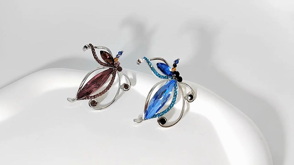 Vintage Hollow Colored Diamond Crystal Butterfly Brooch Female, Temperament Niche Corsage Pin, Suit Coat Accessories