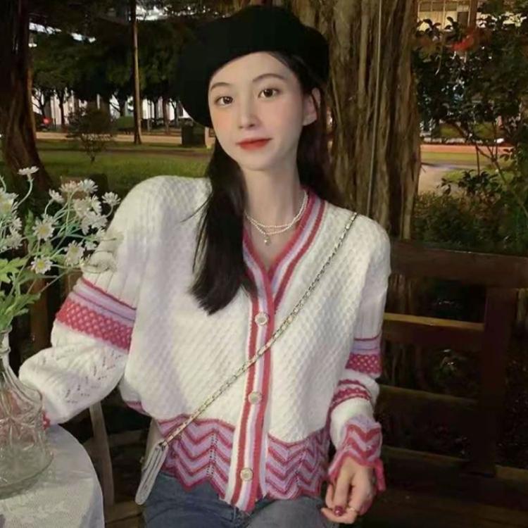 Retro Style Short Sweater Jacket for Women's New Loose Fit Outerwear Design Niche Knit Cardigan