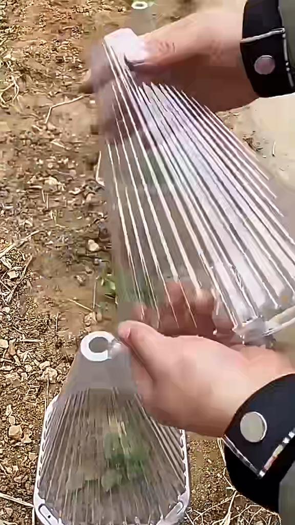 100PCS Gardening Greenhouse Plant Covers Transparent Garden Cloches for Plants Reusable Bell Plant Cover Plastic Small Plant Seedling Protector