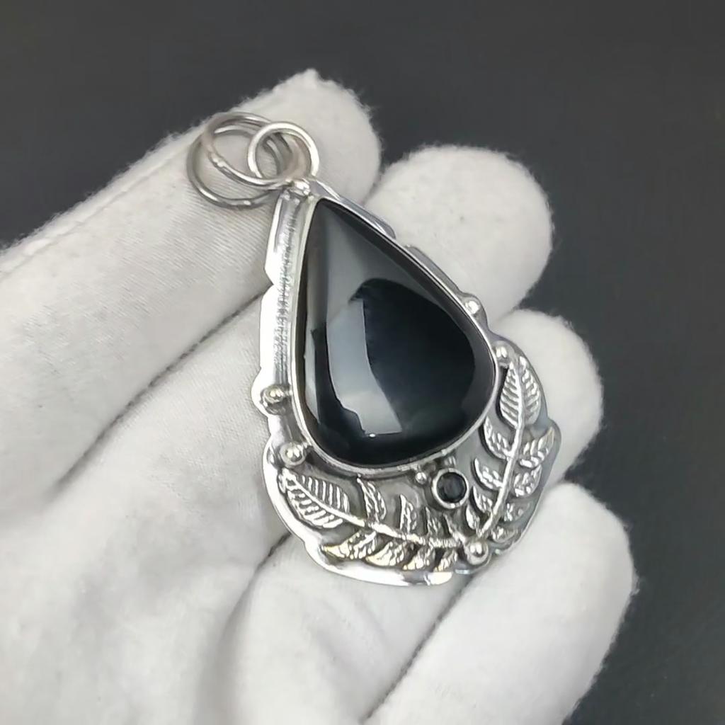 Natürlicher Schwarzer Onyx Edelstein Silber Anhänger aus 925 Sterling Silber - Handgemachtes Design, Alltagsschmuck, Einzigartiger schwarzer Rückenmarksanhänger Geschenk für Mama