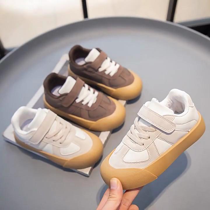 New Spring Sports Shoes for Boys and Girls, Outdoor Leisure, Versatile Velcro, Fashionable German Training Shoes