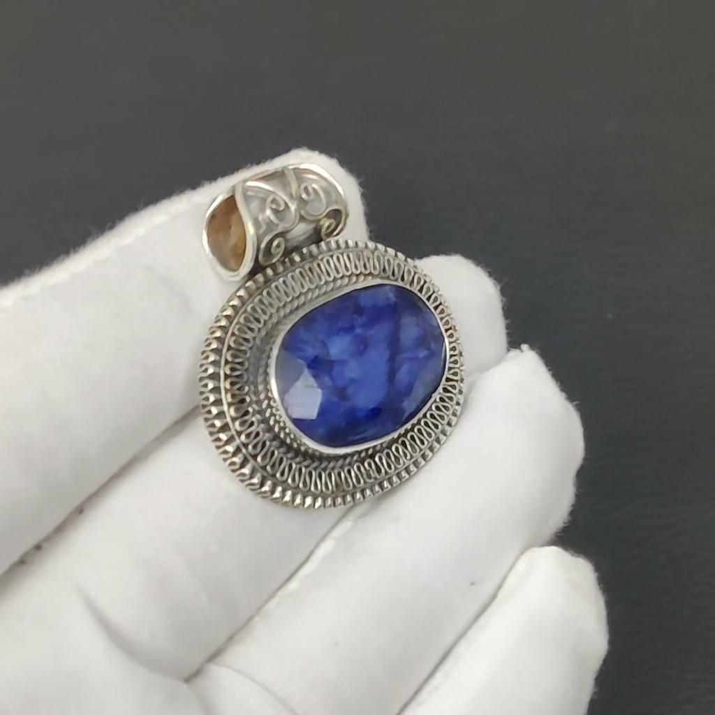 Zierlicher blauer Saphir Edelstein Silberanhänger in 925 Sterlingsilber - Handgefertigtes Design, Alltagsschmuck, Antiker Anhänger Geburtstagsgeschenke für die Liebe