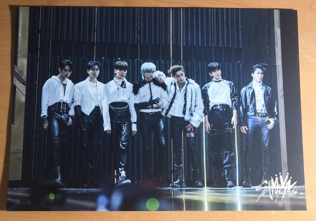 Stray Kids [KINGDOM : LEGENDARY WAR] Photobook – buy at low prices