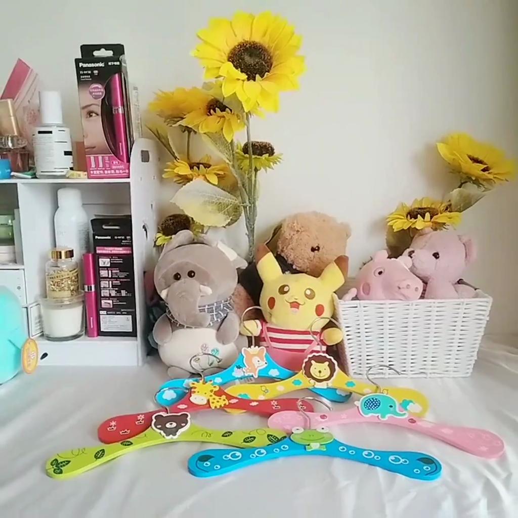 Drewniane Wieszaki na Ubrania dla Niemowląt z Kreskówkami, Stojak na Kostiumy do Szafy, Mini Organizer do Szafy dla Dzieci Małych, Wystrój Pokoju dla Dzieci, Prezent