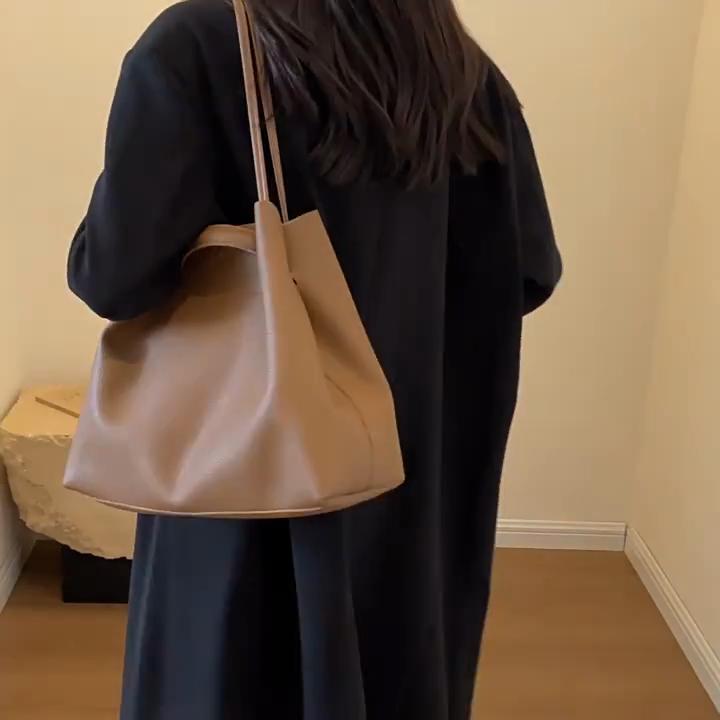 Yogodlns Vysoce kvalitní velkokapacitní taška typu bucket pro ženu, nová módní texturovaná ruční taška přes rameno pro každodenní nošení do práce a z práce, podpažní taška tote