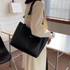 2025 New Fashion Tote Bag for Women Large Capacity Light Luxury Shoulder Bag High Quality Affordable Commuter Bag