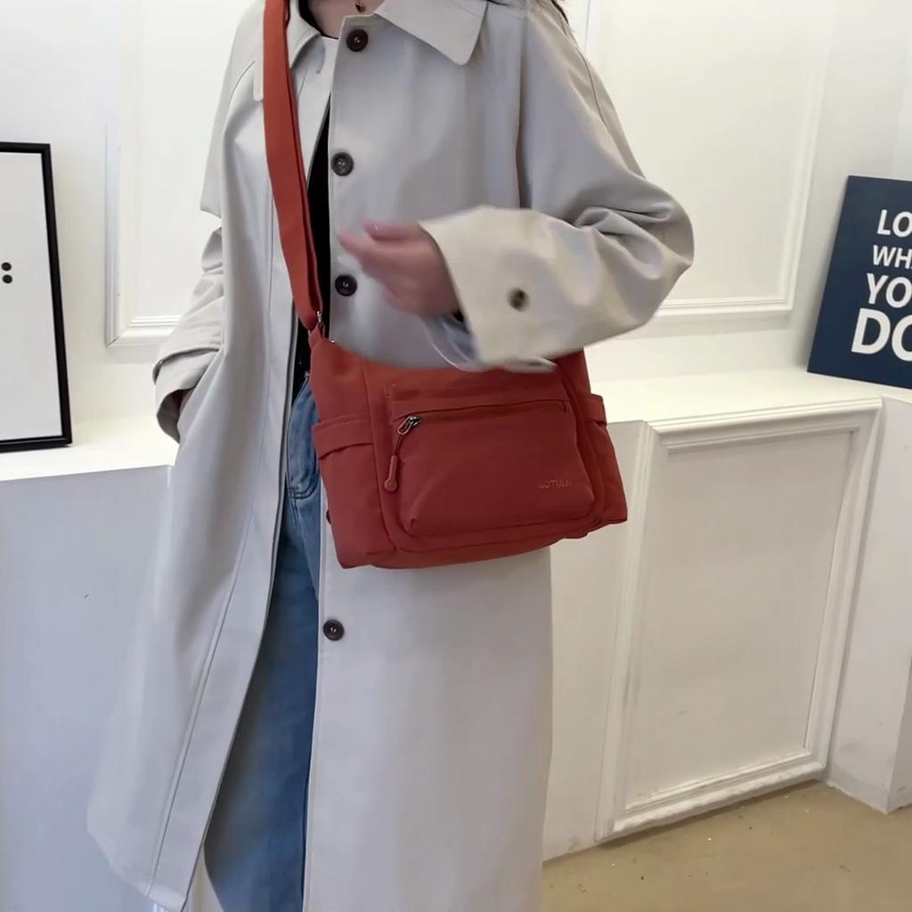 Dámská vícekomorová taška přes rameno Outdoorová crossbody taška