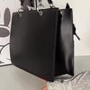 Dark style maze butterfly pain bag Toth girl holding the cross-body bag