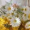 Künstliche Blumen 5-Köpfiges Künstliches Holländisches Chrysanthemen & Gänseblümchen-Bouquet 52cm Seiden-Kunstblumen für Hochzeit Feiertag Heimdekoration Foto-Requisiten