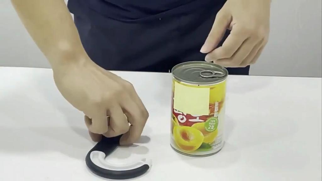 Easy-Grip Hook Can Opener - Durable Plastic, Perfect for Home & Restaurant Use, Ideal Christmas Party Accessory