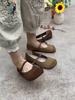 Johnature Echtes Leder quadratische Zehen Schnalle Riemen Frauen flache Schuhe handgefertigte einfarbig weiche Sohle Schuhe