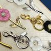 Style Daisy Bag Charm With Rhinestones For Fashionable Handbags And Gifts