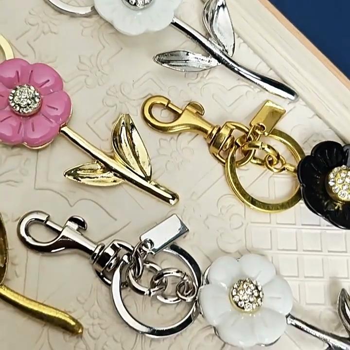 Style Daisy Bag Charm With Rhinestones For Fashionable Handbags And Gifts