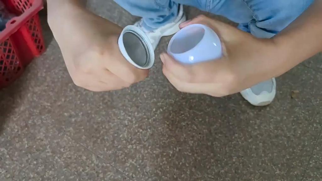 1pc Realistic Light Bulb Hidden Safe – Transparent Storage Box with Combo Lock for Cash, Jewelry & Small Valuables