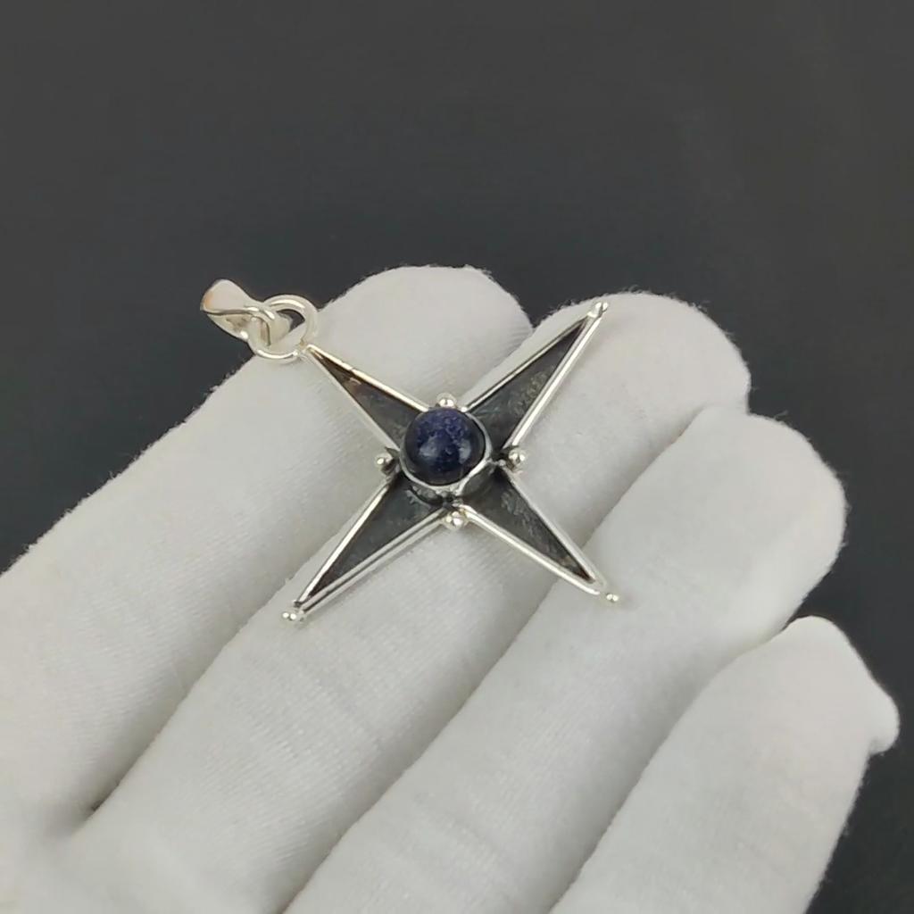 Blauer Sonnenstein Edelstein Silberanhänger in 925 Sterlingsilber - Handgefertigtes Stern-Design, Alltagsschmuck, Einzigartiger Kunsthandwerklicher Designanhänger Geschenk