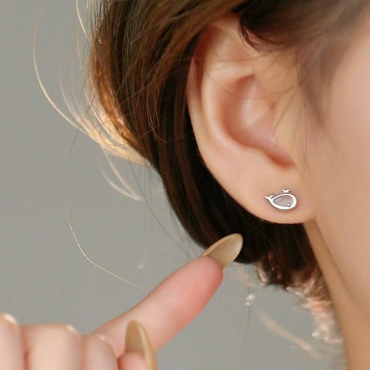 Cute cat's eye dolphin earrings for women, niche, fashionable and exquisite.