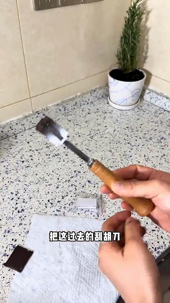 Stainless Steel Bread Lame with Wood Handle Curved Blade Dough Scoring Tool for Baguette Pastry Baking Professional Baker Equipment Kitchen Utensil