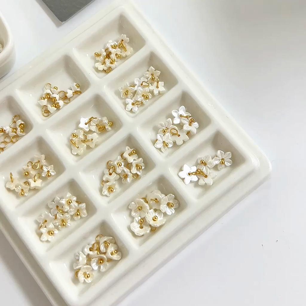 5Pcs Resin Mini Flower Pendant Charms for Necklace Bracelet DIY Jewelry Craft Making