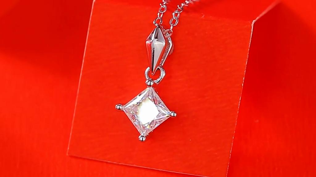 Vinregem 925 Sterling Silver VVS1 3EX D Color 1CT Princess Cut 6.5 MM Real Moissanite Diamond Gemstone Sparkling Pendant Necklace Fine Jewelry GRA