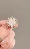 Broche Femme Strass Haut Brillant Incrusté Design Chrysanthème Scintillant Épingle de revers Boucle Antidérapante Badge Foulard Accessoires Vêtements Sacs