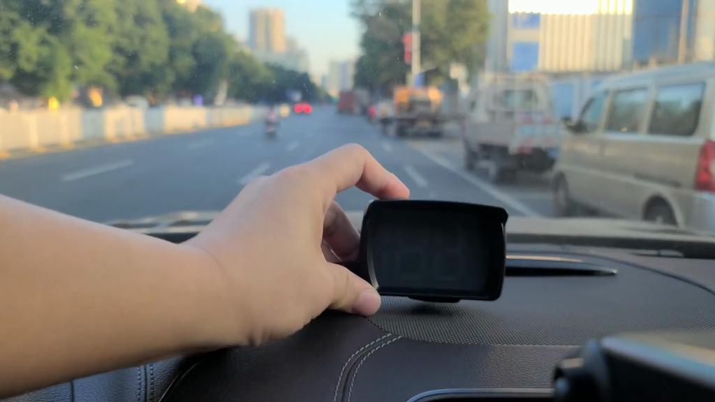 2024 Digitální GPS rychloměr do auta HUD Heads Up Display s rychlostí, mph/kmh, USB Plug and Play pro všechna auta
