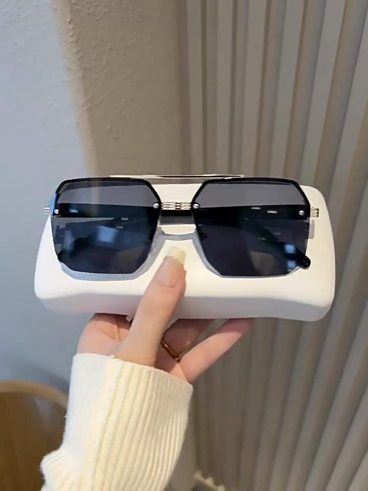 Occhiali da Sole da Uomo Metallici Quadrati Poligonali con Doppio Ponte Retro Oversize Occhiali da Sole alla Moda con Lenti Sfumate UV400 di Tendenza per Donna