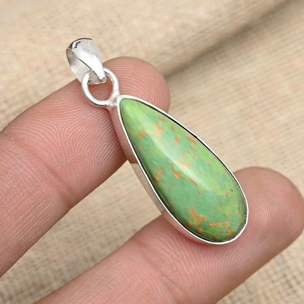 Incrível pingente de joia de prata esterlina 925 feito à mão com pedra preciosa turquesa de cobre verde para ela