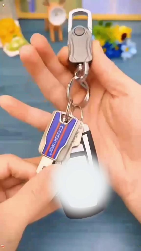 Metallnyckelring Zinklegering Liten kniv Flasköppnare Mobiltelefonhållare Multifunktionell Bilnyckelring med Uppackningskniv